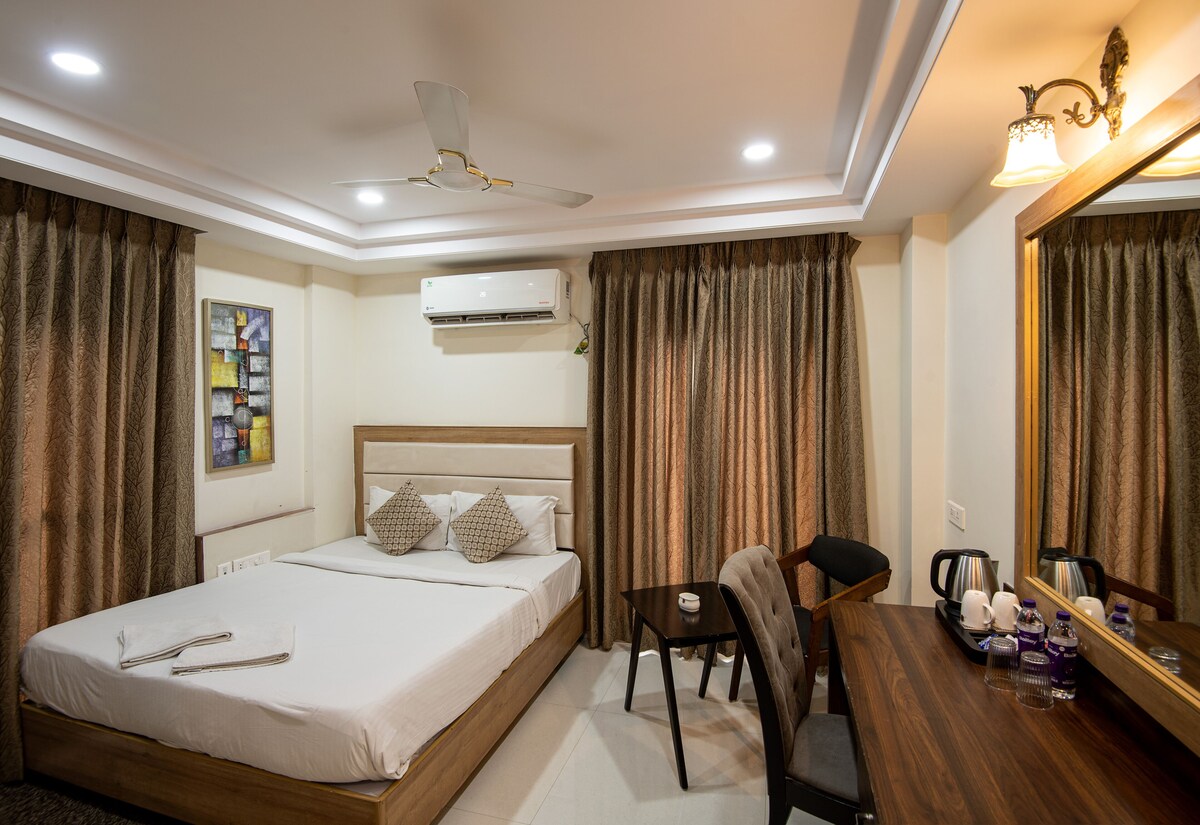 Deluxe Double Room with queen bed Hotel M Square HITEC City